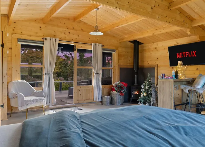 Choller Lake Lodges - Primrose Cabin With Private Hot Tub